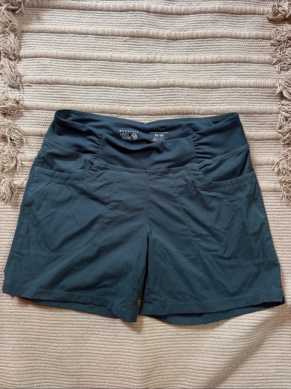 Mountain Hardwear shorts pine green dark teal pull on stretchy pockets womens M